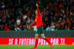 华体会官网-比利时队与丹麦队激战，晋级欧国联半决赛