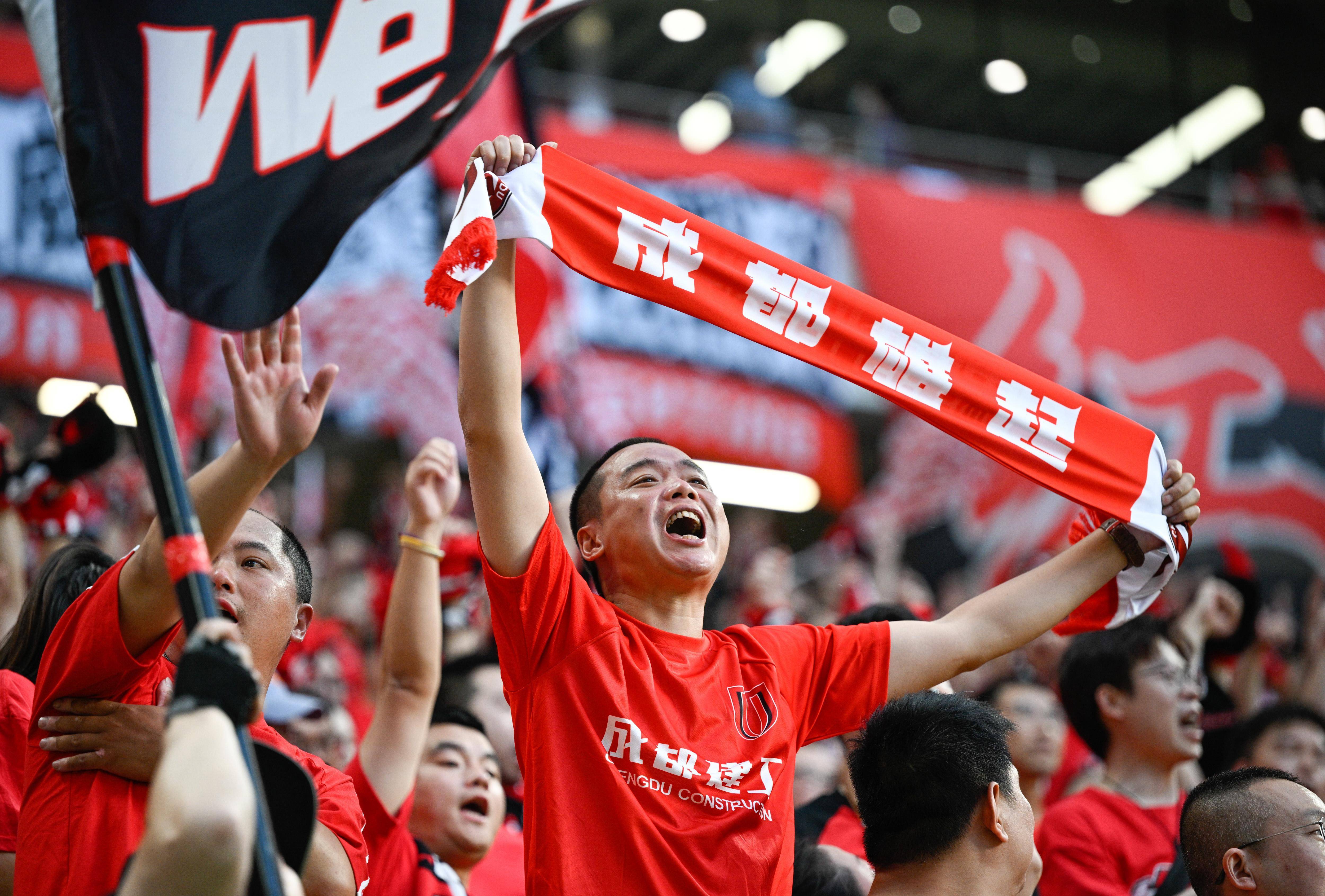 华体会hth-比赛现场气氛热烈，球迷热血沸腾  第2张