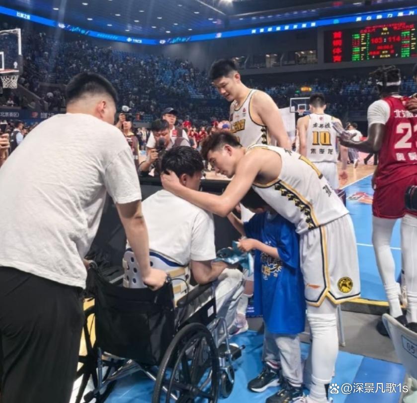 华体会-CBA明星选手受伤退赛,引发热议 第1张 华体会-CBA明星选手受伤退赛,引发热议 第1张