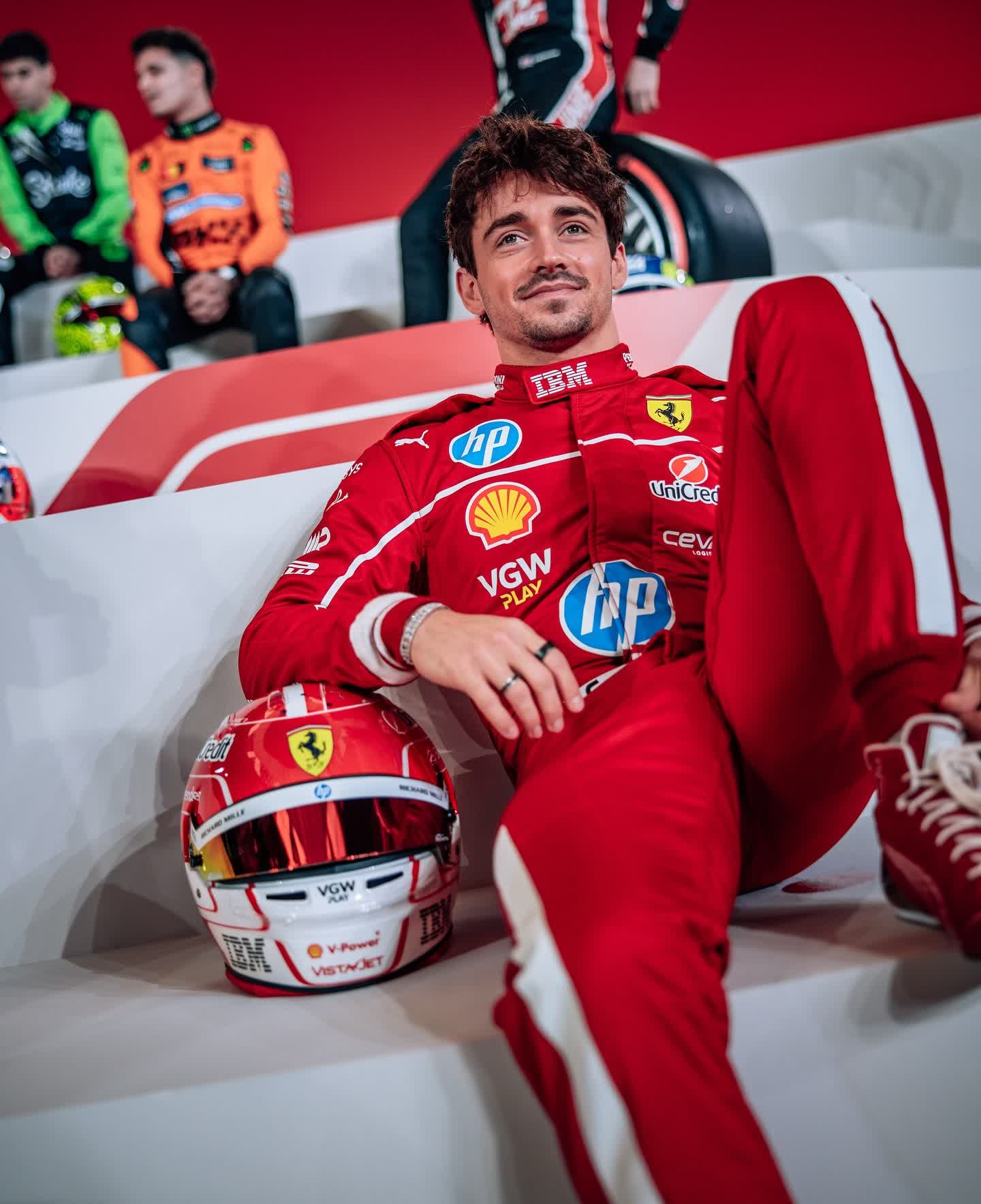 华体会网址-法拉利横扫索伯车队，汉密尔顿惊艳四座的简单介绍  第2张